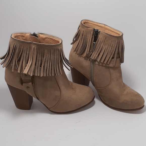 Achi Tan Ankle Booties With Fringe Size 6 - Picture 1 of 6